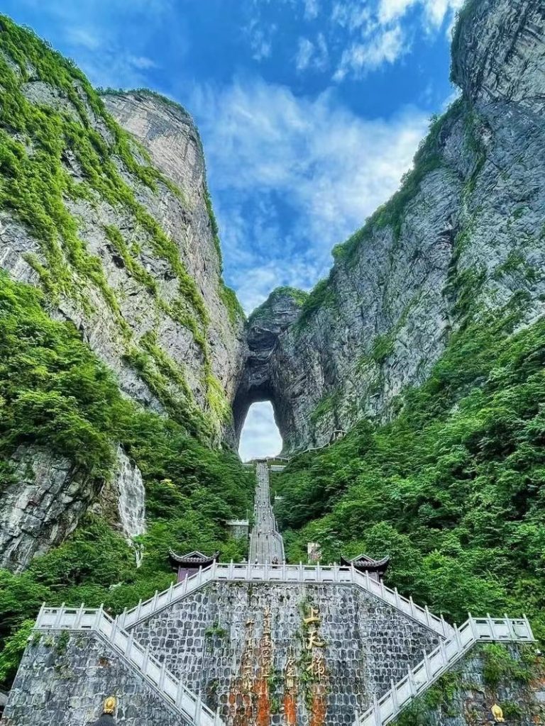 8 – 9 月张家界私藏攻略:躲过人潮,在 9 大秘境里承包一整个夏天的清凉插图1 8 – 9 月张家界私藏攻略:躲过人潮,在 9 大秘境里承包一整个夏天的清凉插图1