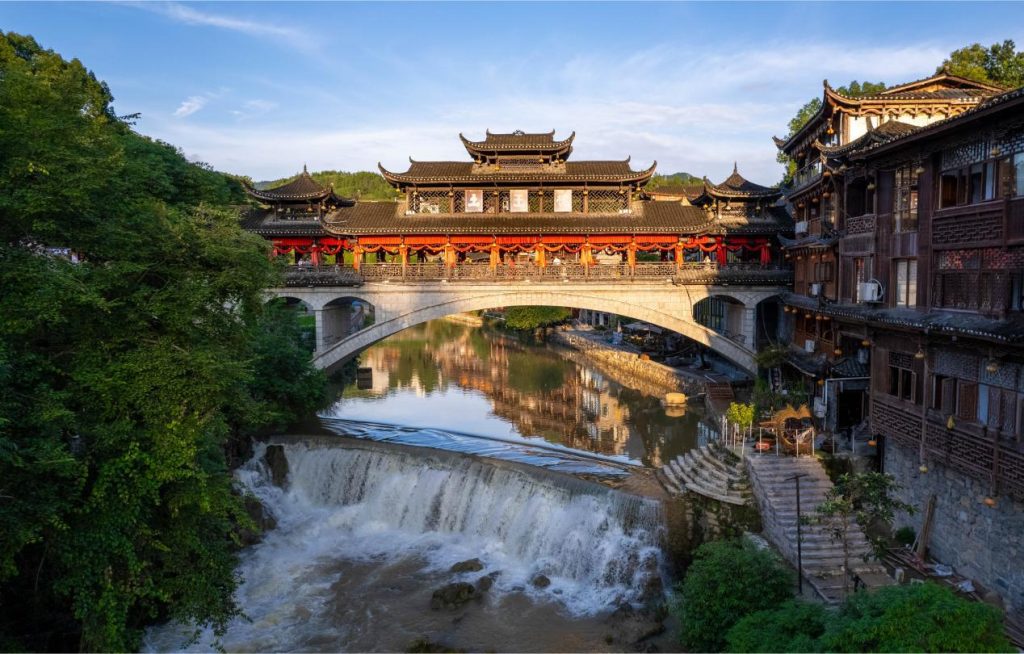 8 – 9 月张家界私藏攻略:躲过人潮,在 9 大秘境里承包一整个夏天的清凉插图4 8 – 9 月张家界私藏攻略:躲过人潮,在 9 大秘境里承包一整个夏天的清凉插图4