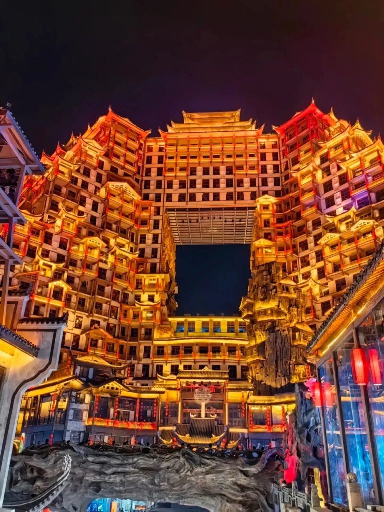 8 – 9 月张家界私藏攻略:躲过人潮,在 9 大秘境里承包一整个夏天的清凉插图 8 – 9 月张家界私藏攻略:躲过人潮,在 9 大秘境里承包一整个夏天的清凉插图