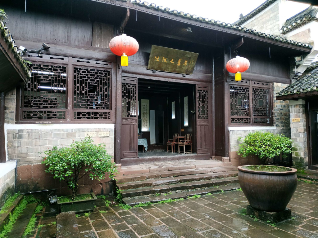 夜游凤凰:跟着沈从文的脚步,探寻湘西古城的前世今生插图2 夜游凤凰:跟着沈从文的脚步,探寻湘西古城的前世今生插图2