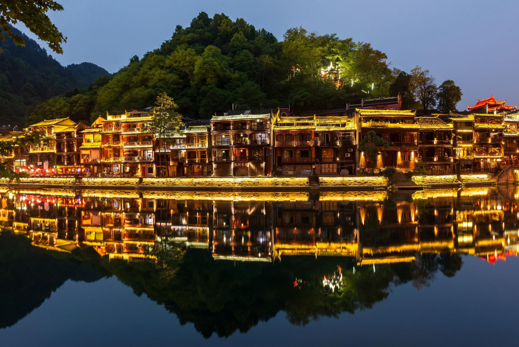 夜游凤凰:跟着沈从文的脚步,探寻湘西古城的前世今生插图4 夜游凤凰:跟着沈从文的脚步,探寻湘西古城的前世今生插图4
