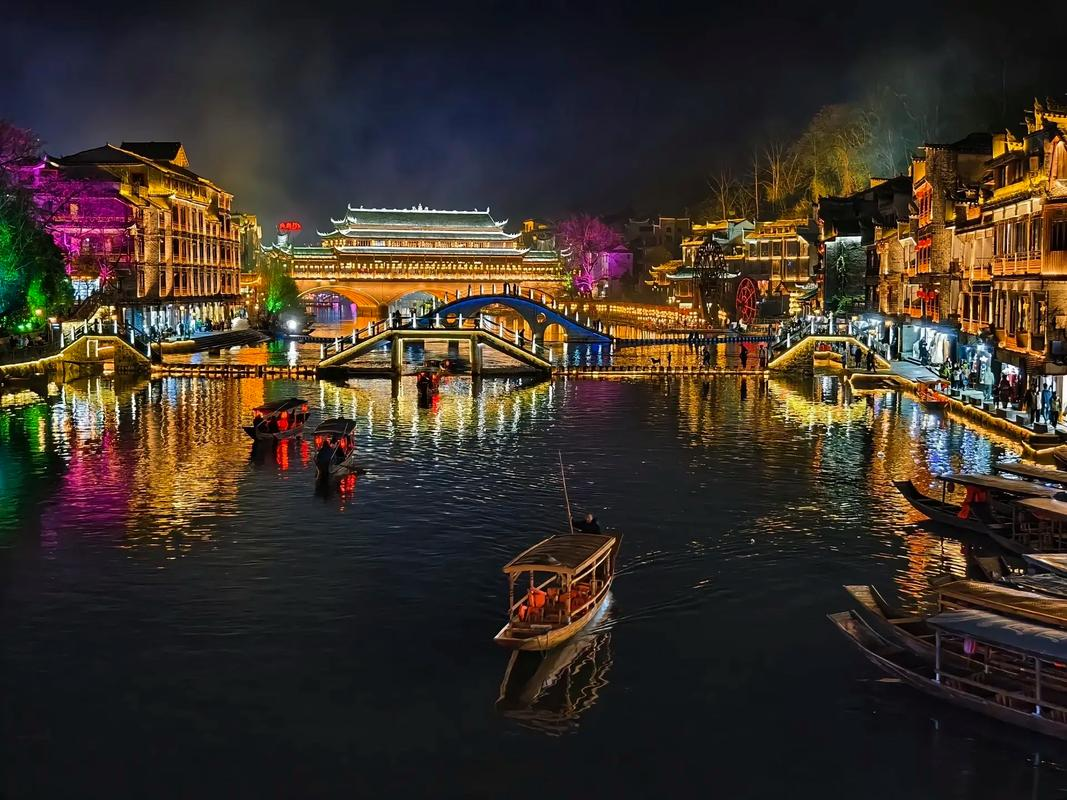 夜游凤凰：跟着沈从文的脚步，探寻湘西古城的前世今生缩略图